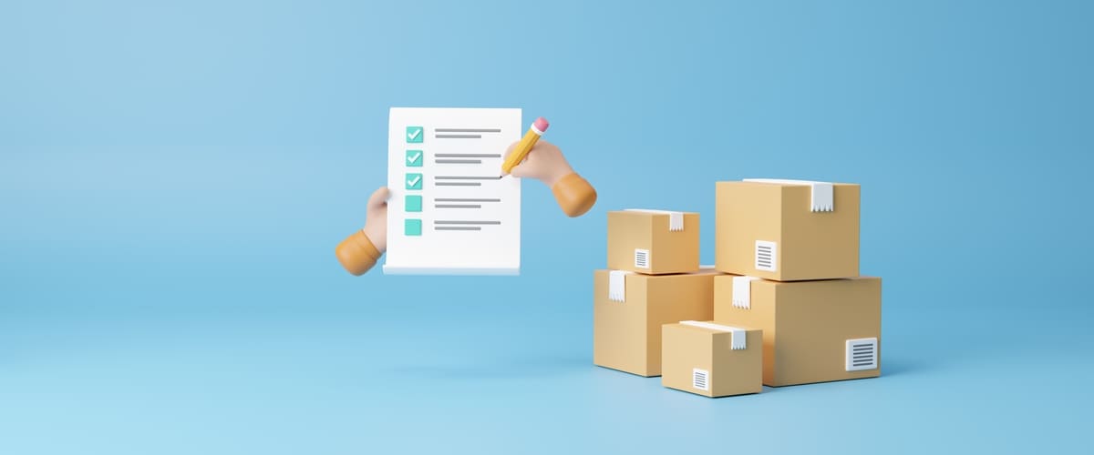 pregatirea cutiilor pentru colete si verificarea comenzilor online de produse pentru livrarea catre clienti